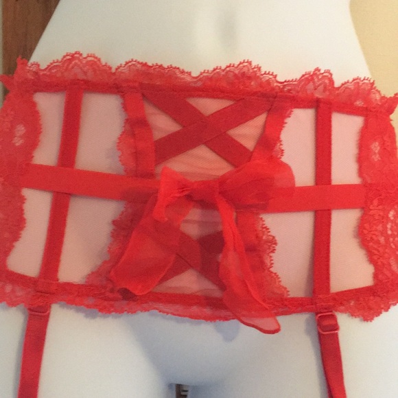 Victoria Secret garter belt - Picture 3 of 7
